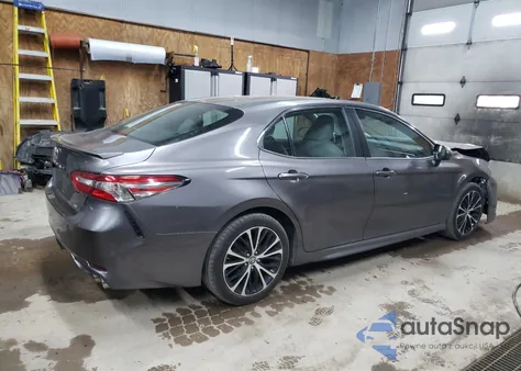 2018 Toyota Camry L z USA, uszkodzony, nr VIN 4T1B11HKXJU081662